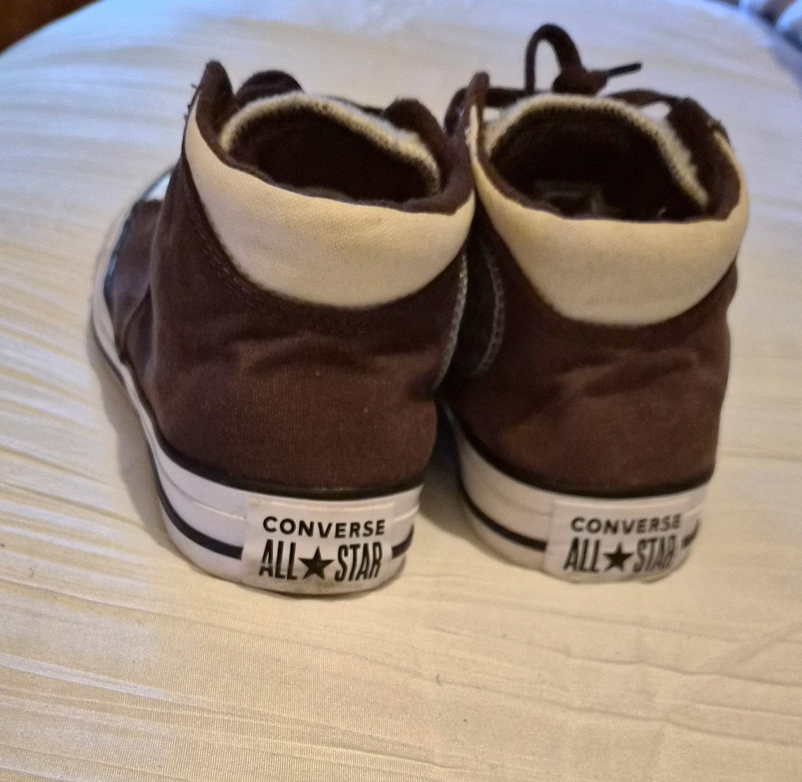 Women’s Chuck Taylor Low Top size 7.5