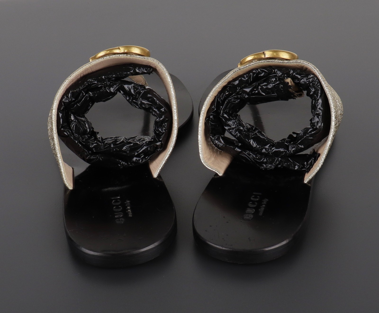 Gucci GG Marmont Metallic Logo EU39 US8 Platino Gold Leather Thong Flat Sandals