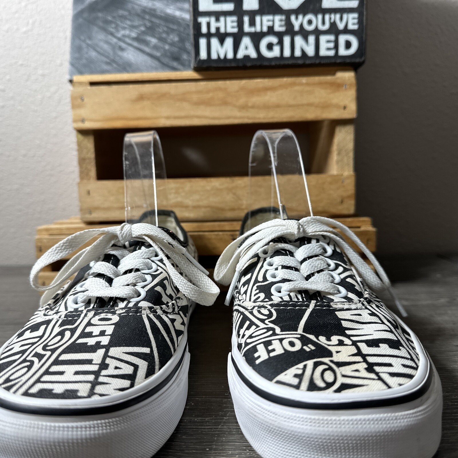 VANS Off The Wall Black White Bold Graphics Logo LaceUp Sneakers 8/38.5 PreOwned
