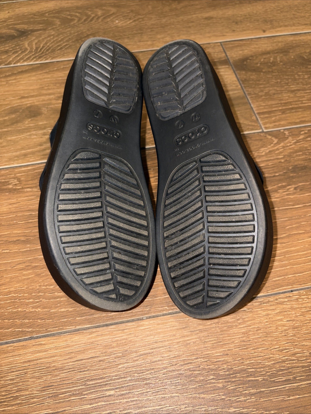 crocs women’s brooklyn low wedge sandals Black 7 Adjustable Heel Straps