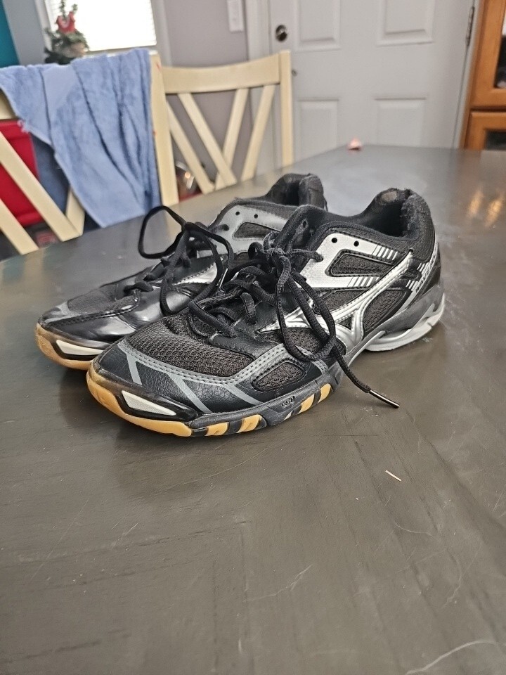 Mizuno Womens Size 9 Wave Bolt 3 Volleyball Shoes Black Low Top Lace Up Sneakers