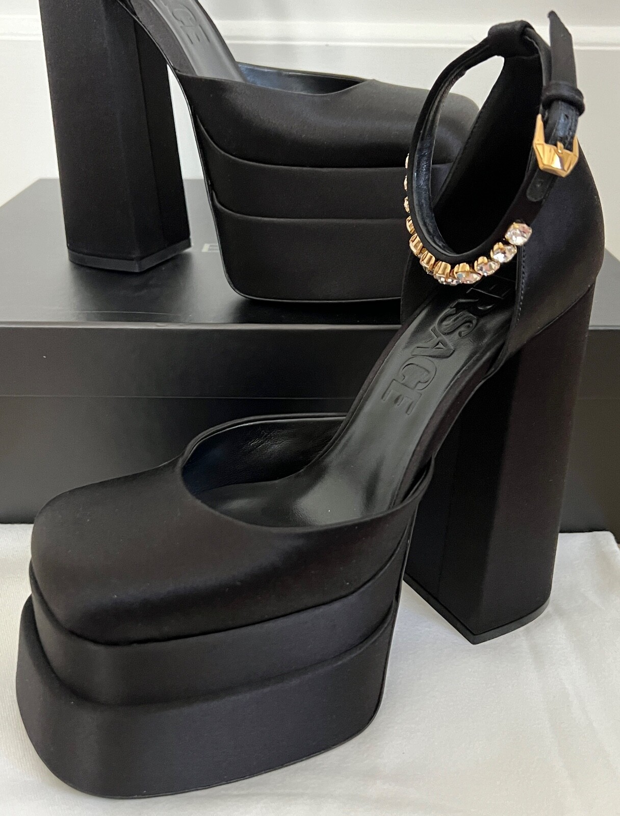 NIB Versace Medusa Aevitas Black Satin Crystal Logo Platform Pumps Sz 39.5 $1575
