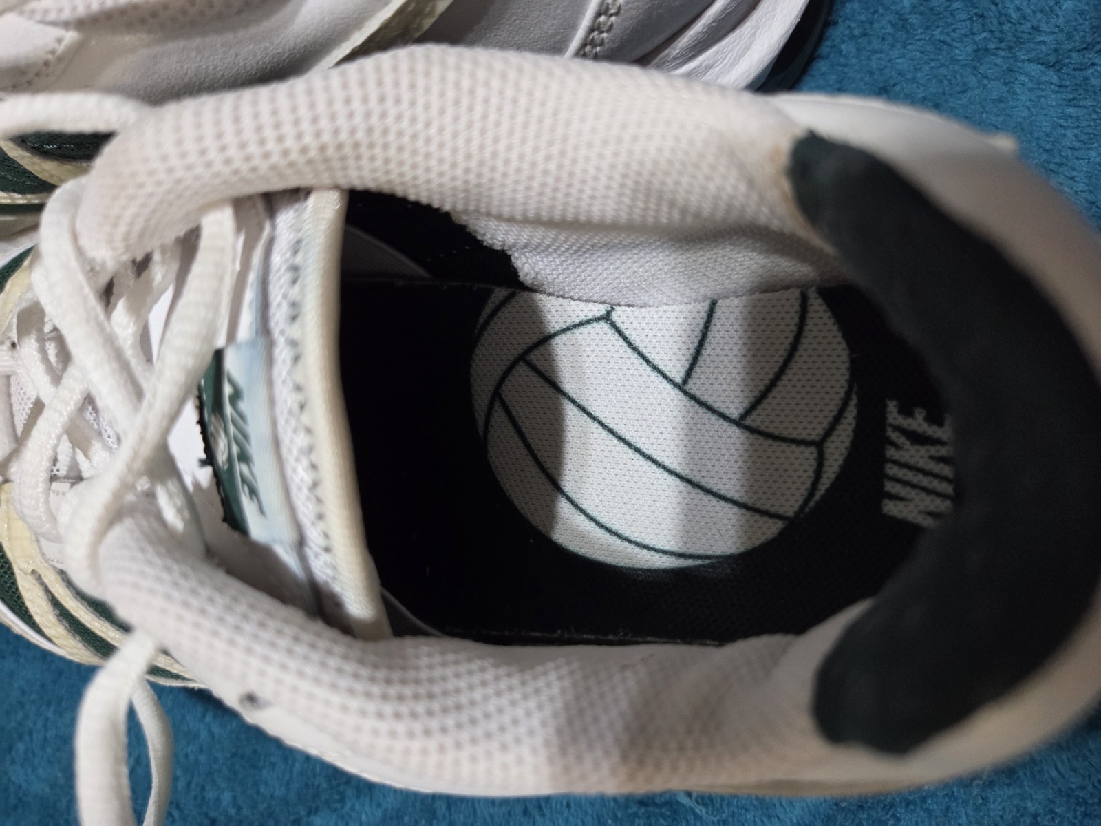 Nike Indoor Soccer Sneakers Wm’s Sz 7 Max Air White Green Beige Comfort Nonslip