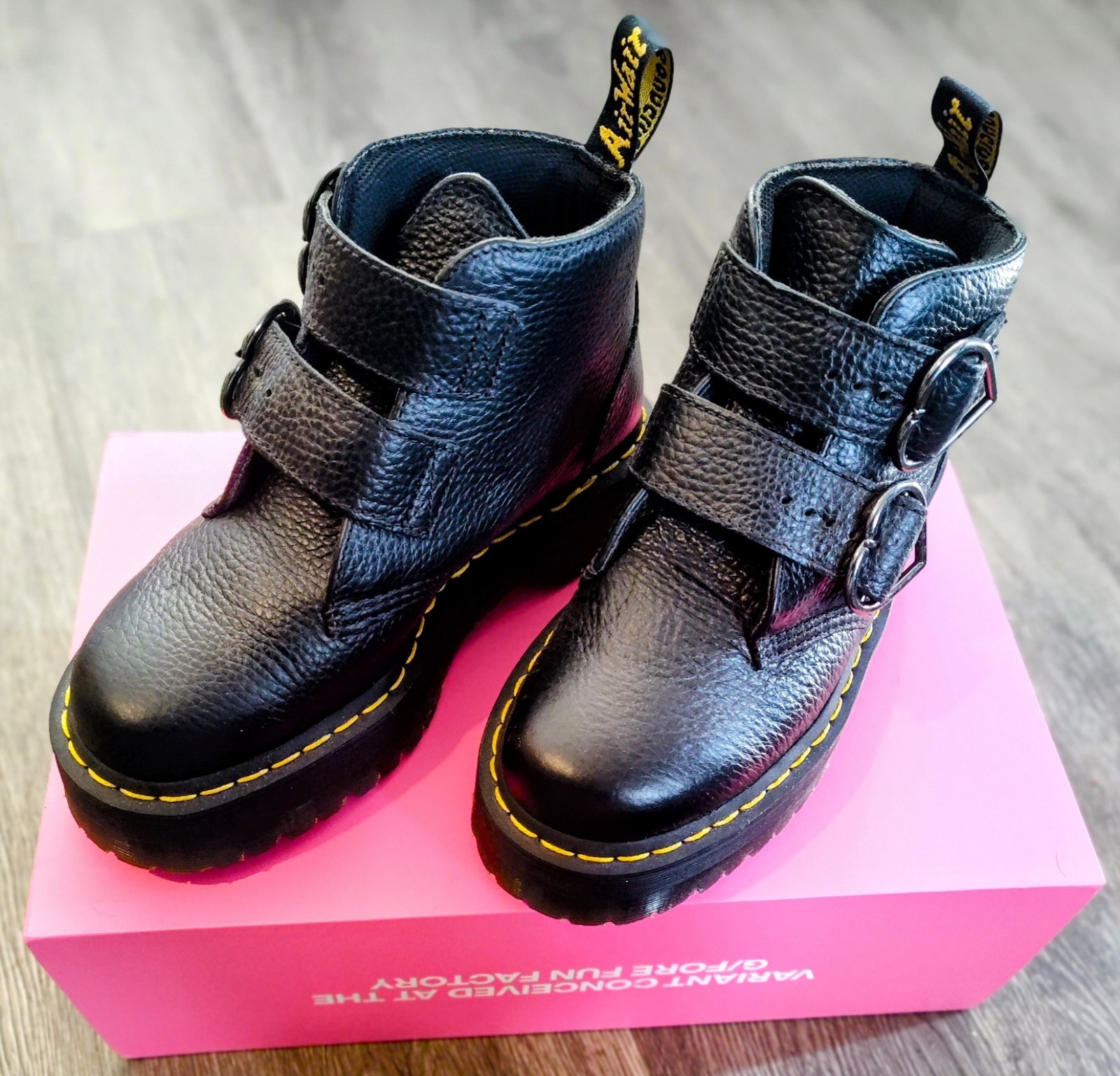 Doc Martens Pebbled Black Leather Devon Heart Platform Combat Boots Unisex Size7