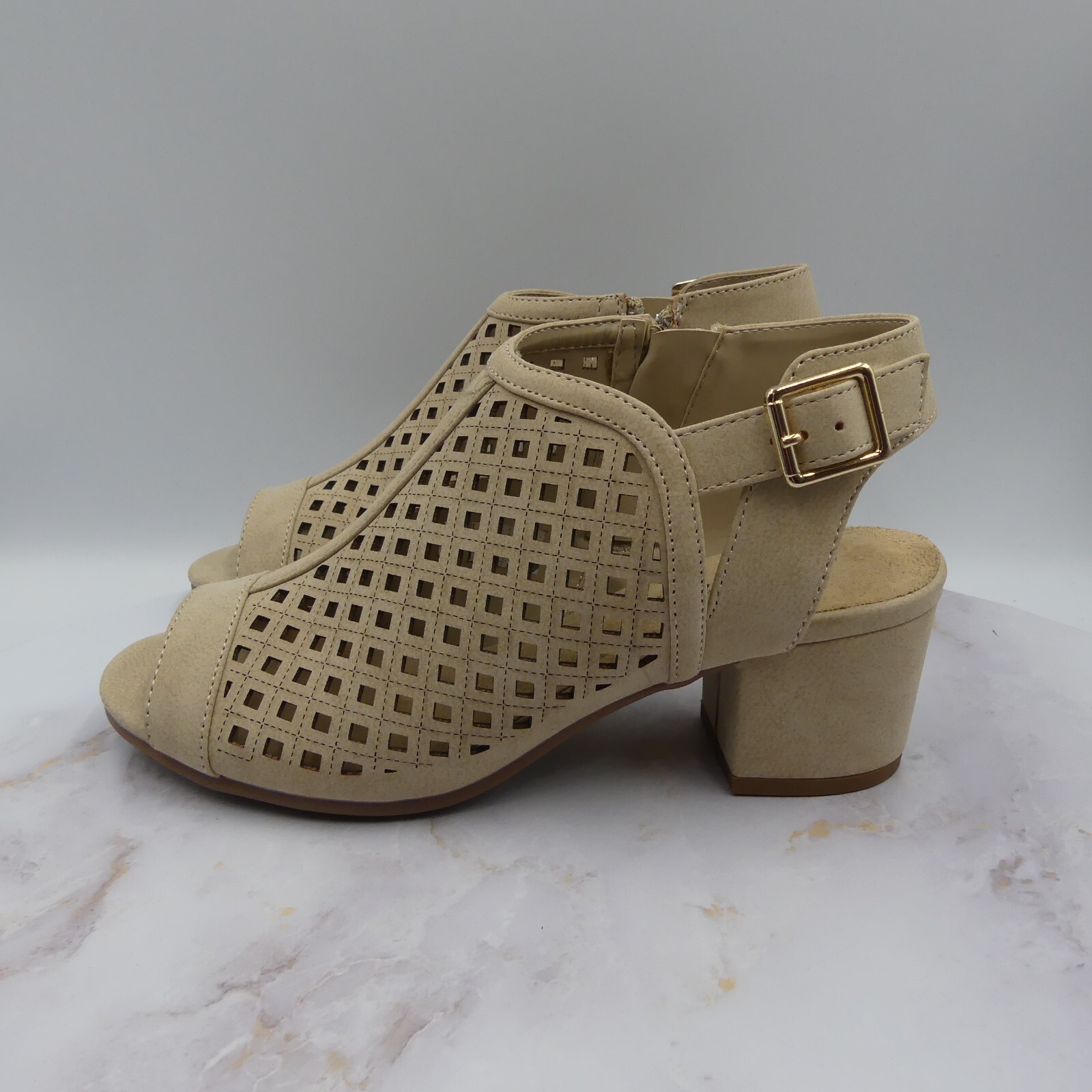 Easy Street Shoes Womens 6 M Beige Block Heel Sandals Buckle Side Zip Belva