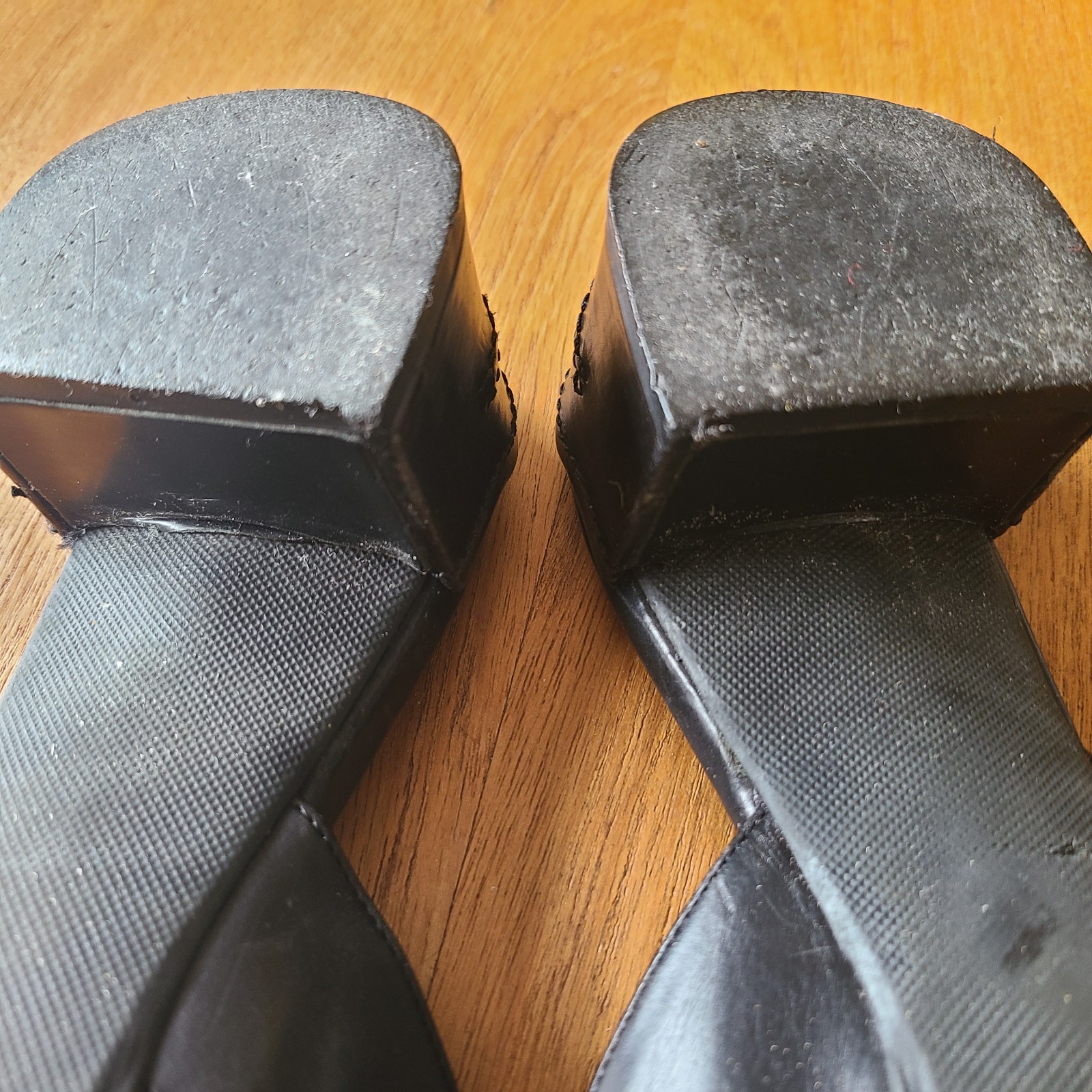 Vintage 1990s Black Leather Via Spiga Womens sz 9 square toe Mules