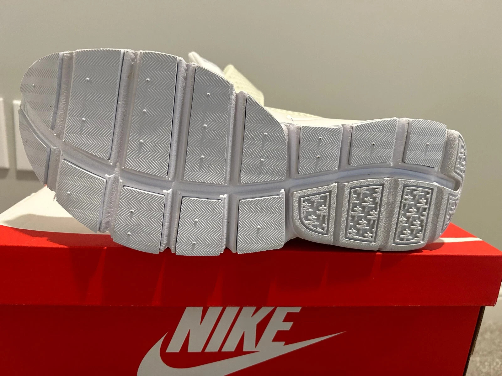 NIKE MENS SOCK DART KJCRD RUNNING SNEAKER WHITE BRAND NEW RETRO 819686-100