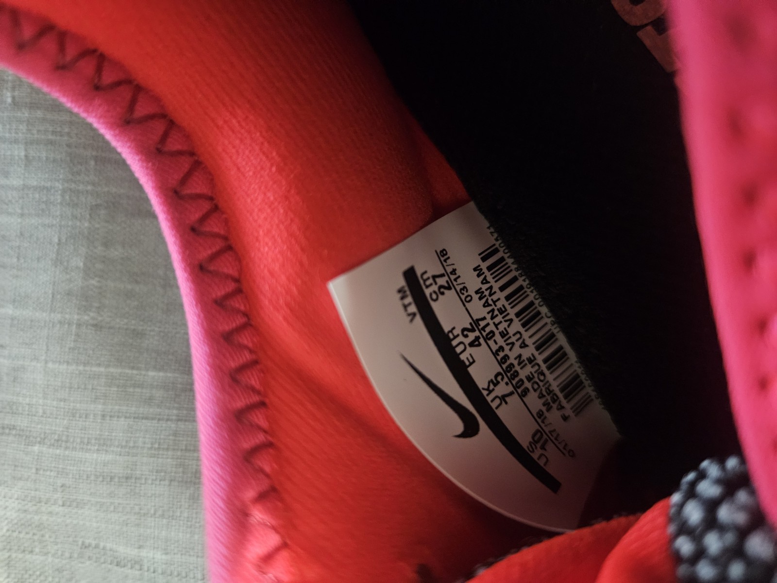 Ladies Air Max Sneaker US 10 dark Pink red, black White Cushioned Mesh