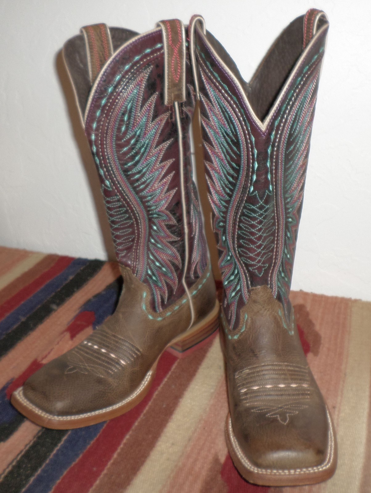 Women’s Size 9B Ariat Square Toe Brown Leather Cowboy Boots Turquoise Stitching
