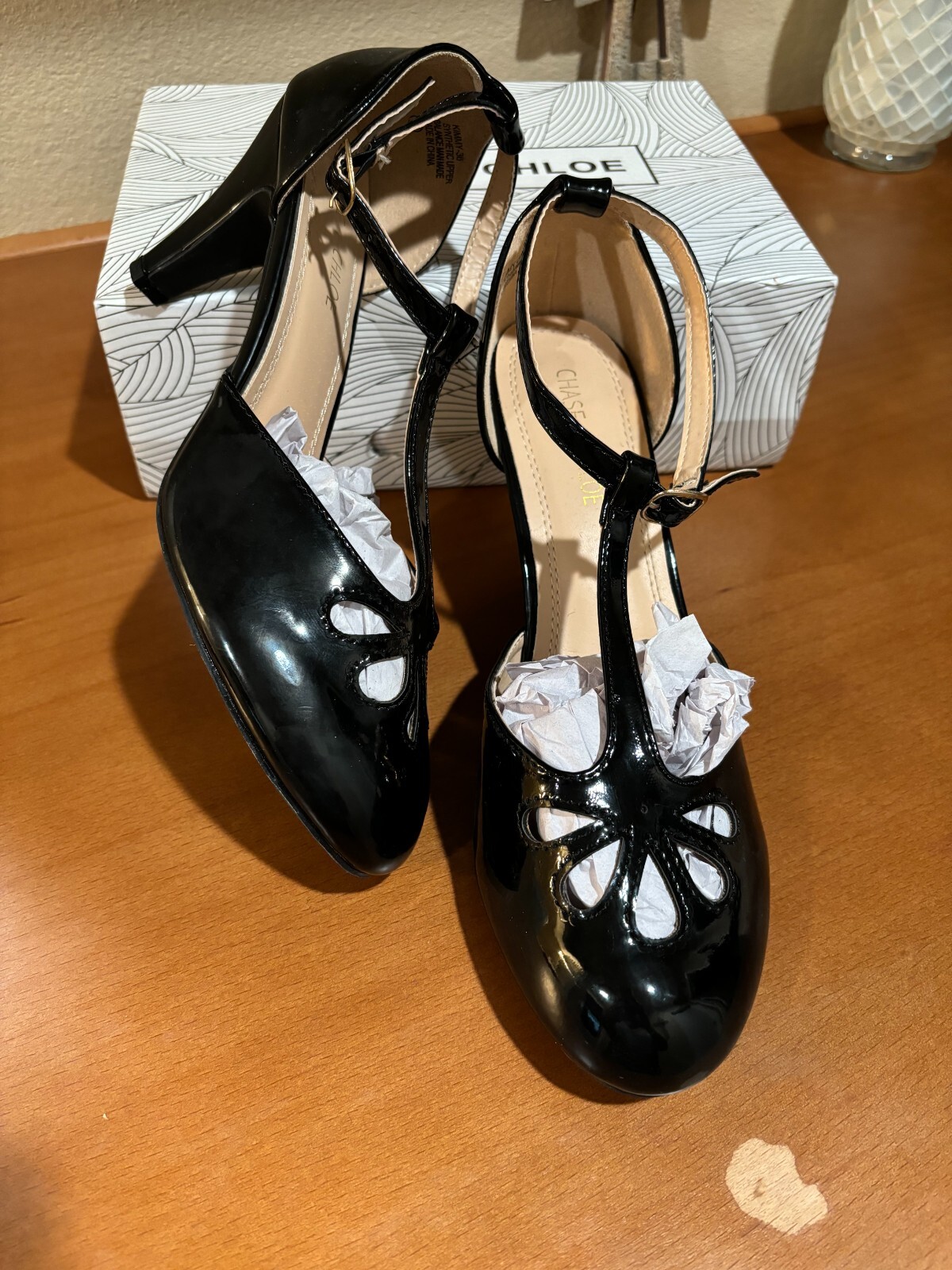 Chase & Chloe New Kimmy-Women’s Teardrop Cut Out T-Strap Mid Heel Dress Pumps