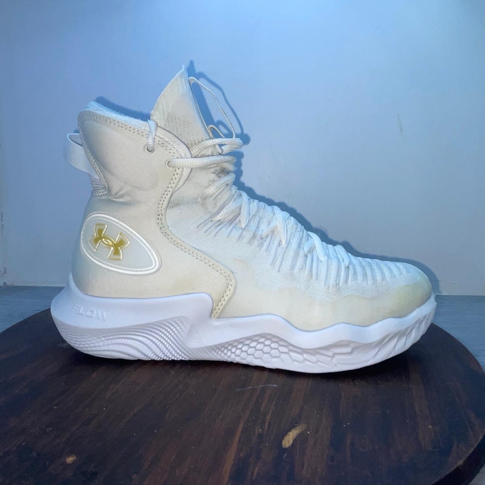 Under Armour Womens Flow Ace Highlight White Basketball Shoes Sneakers Size 8.5