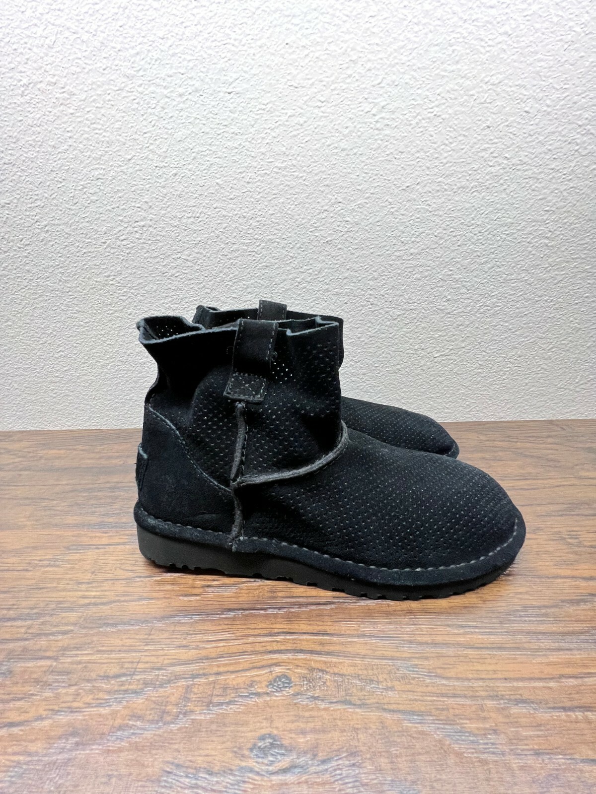 UGG Black Classic Unlined Mini Womens 5 Perforated Boots 1016852