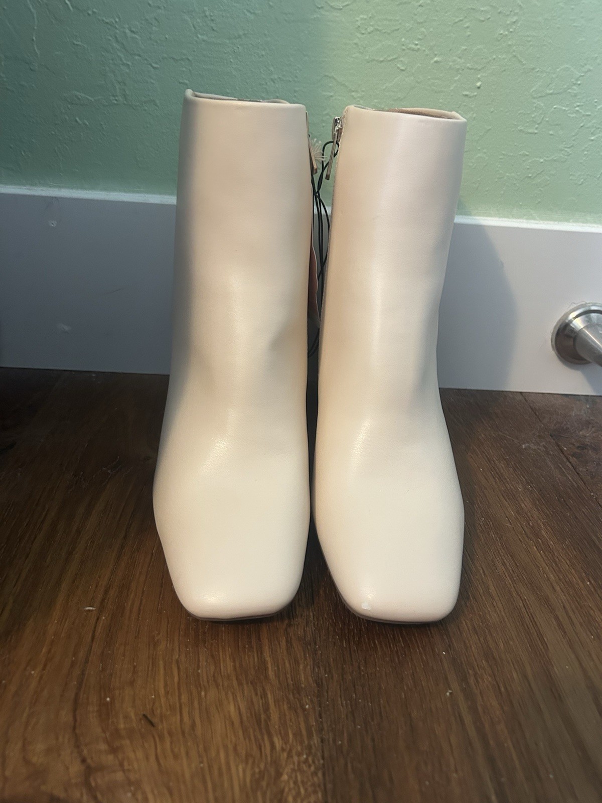 Sam & Libby Women’s Size 10 Carlson Vanilla Ankle Boot Chunky Round High Heel