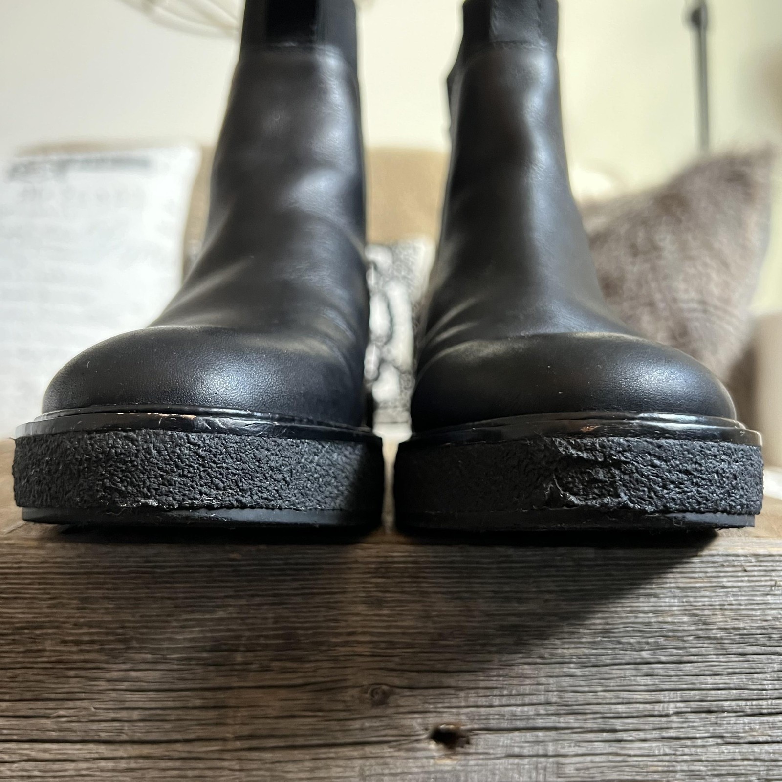 Madewell Black Leather Chelsea Ankle Boots Minimalist Dark Academia Quiet Luxury