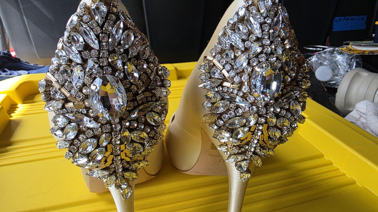 Badgley Mischka Kiara Champagne Satin Crystal Embellished Peep Toe Pumps Size 7M
