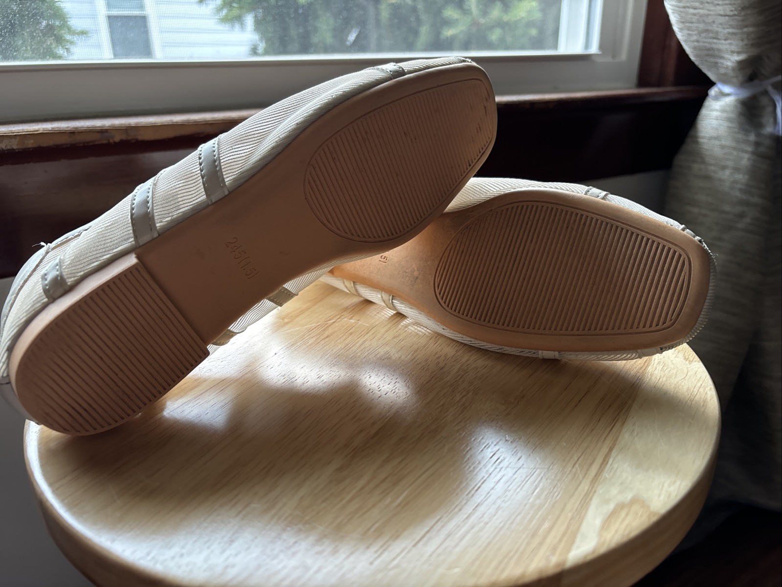 See True Mesh Shoes The Mont Size 7 Material : Synthetic leather, Mesh
