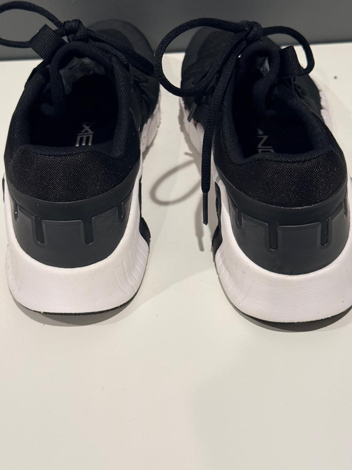 Nike Free Metcon 5 Black White DV3950-001 Women’s 8.5 Training Shoes