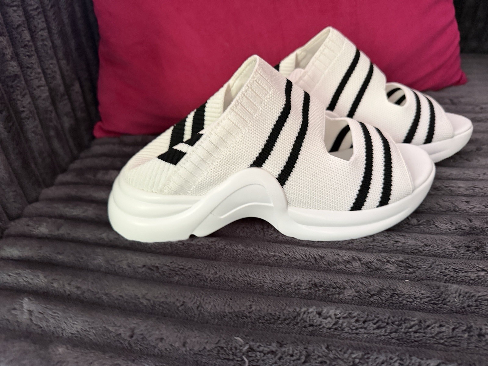 Women’s White/Black Striped Synthetic Open Toe Slip-On Sandals US 8.5