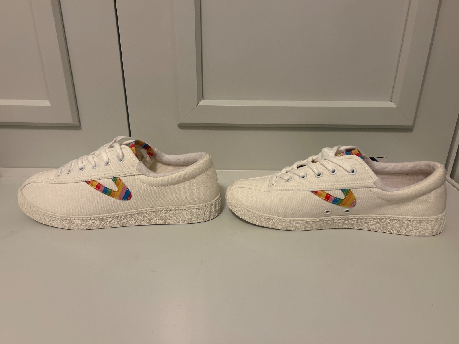 Tretorn Nylite White Canvas Sneaker With Rainbow Accent NWT Women Size 8.5 Med