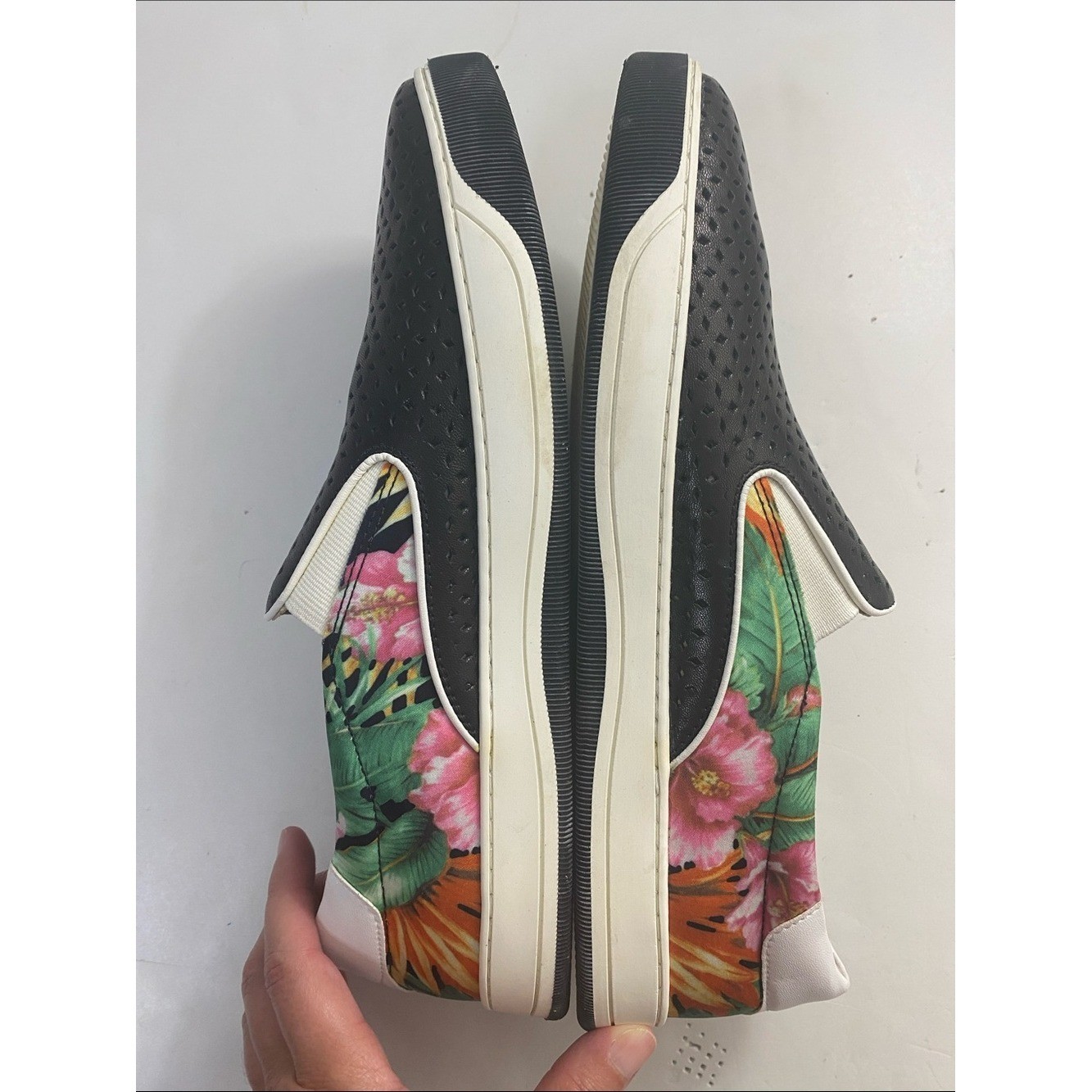 Johnston & Murphy Elaine Slip-On Sneakers Size 11 Perforated Leather Tropical