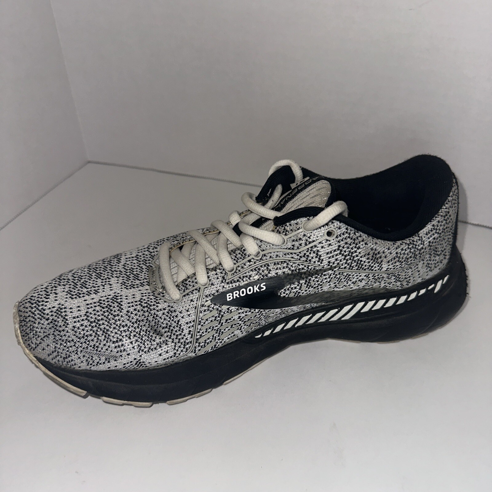 Size 9.5 – Brooks Adrenaline GTS 21 Black/Gray/White – 120329-1B-135 Women’s