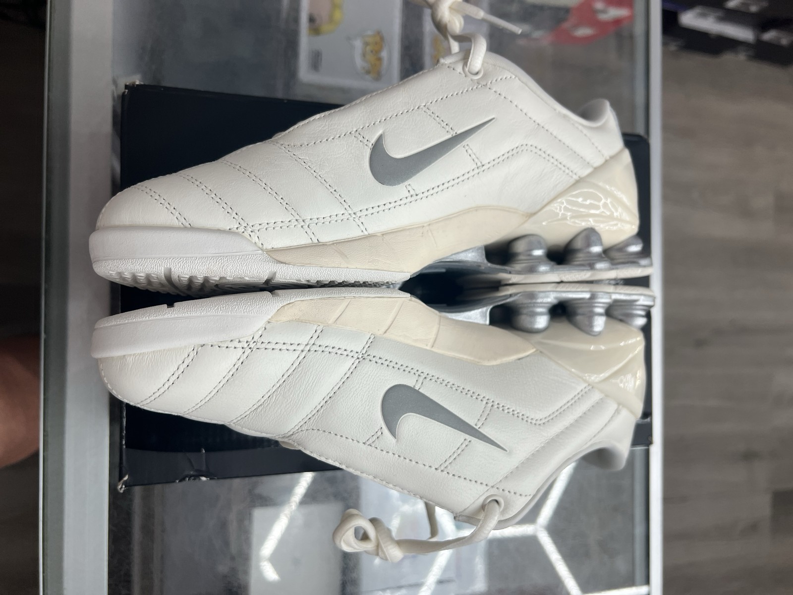 Size 6.5W – Nike Total 90 Shox Magia Sail Metallic Silver IO9300-100