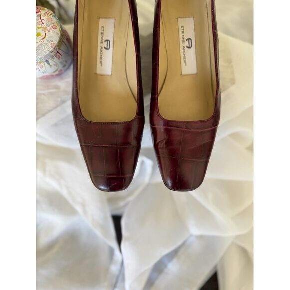 Etienne Aigner 7W Burgundy Croc Embossed Leather Block Heel Pumps Dark Academia