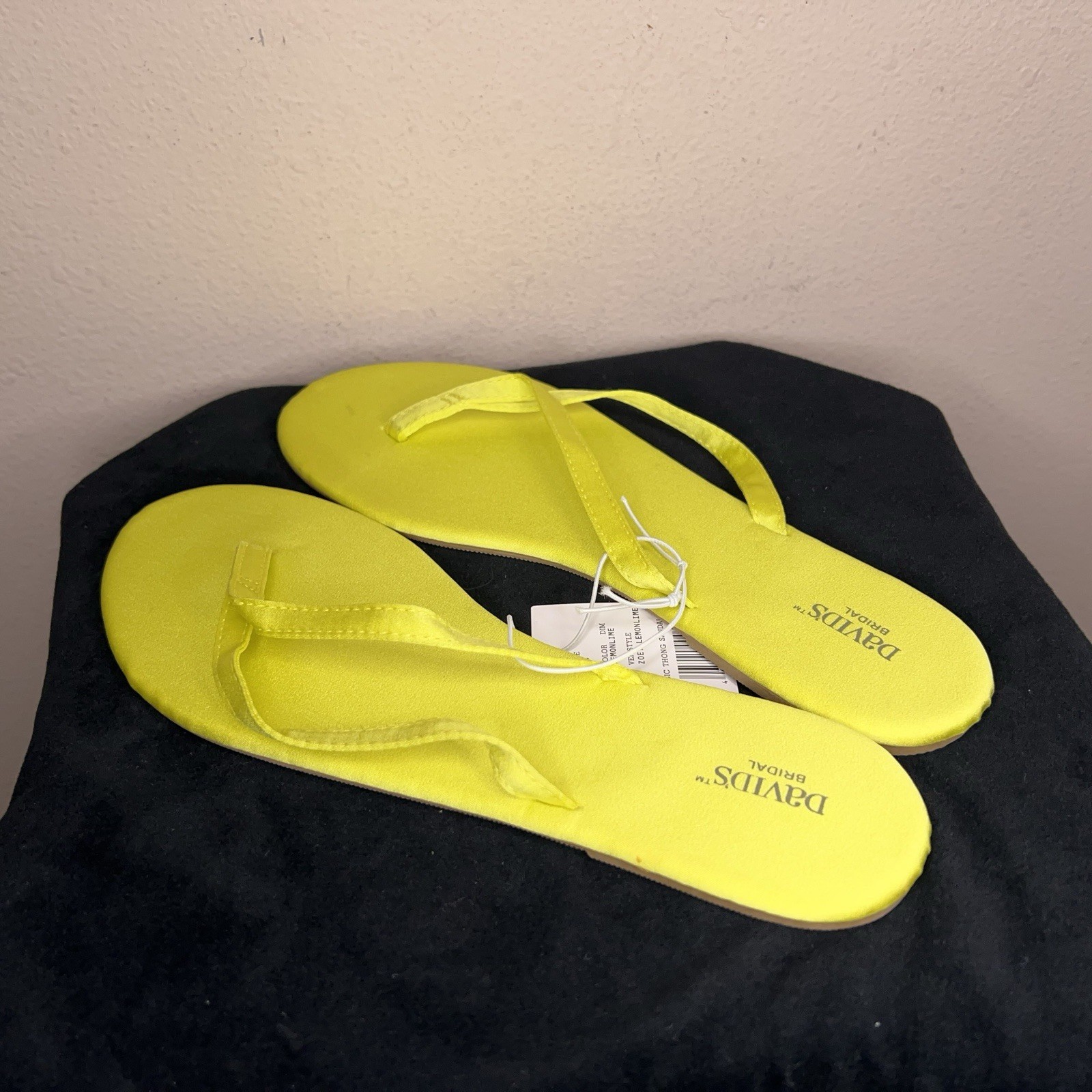 New David’s Bridal Medium 7 8 Flip Flops Satin Fabric Womens Lime Yellow NWT