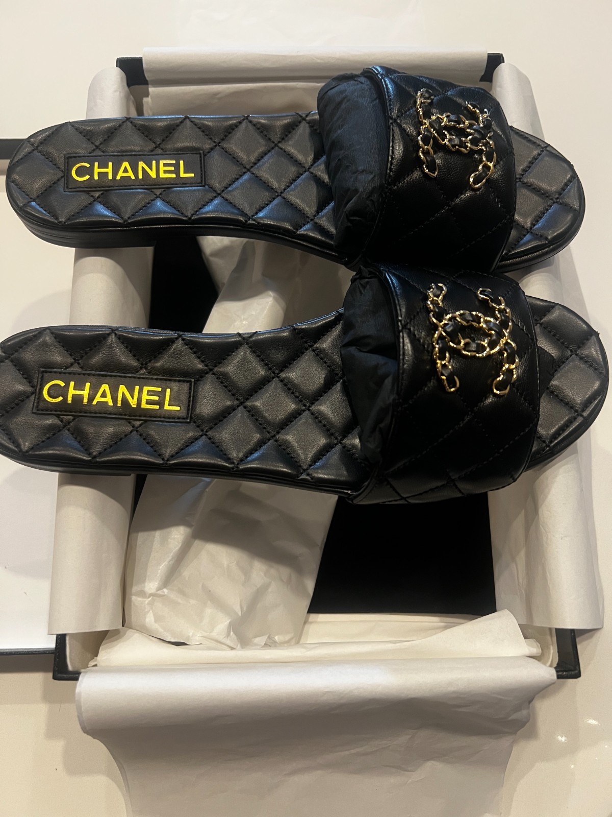 NEW CHANEL CC GOLD CHAIN CHANEL LOGO BLACK QUILTED MULES SANDAL SLIDES SIZE 40.5