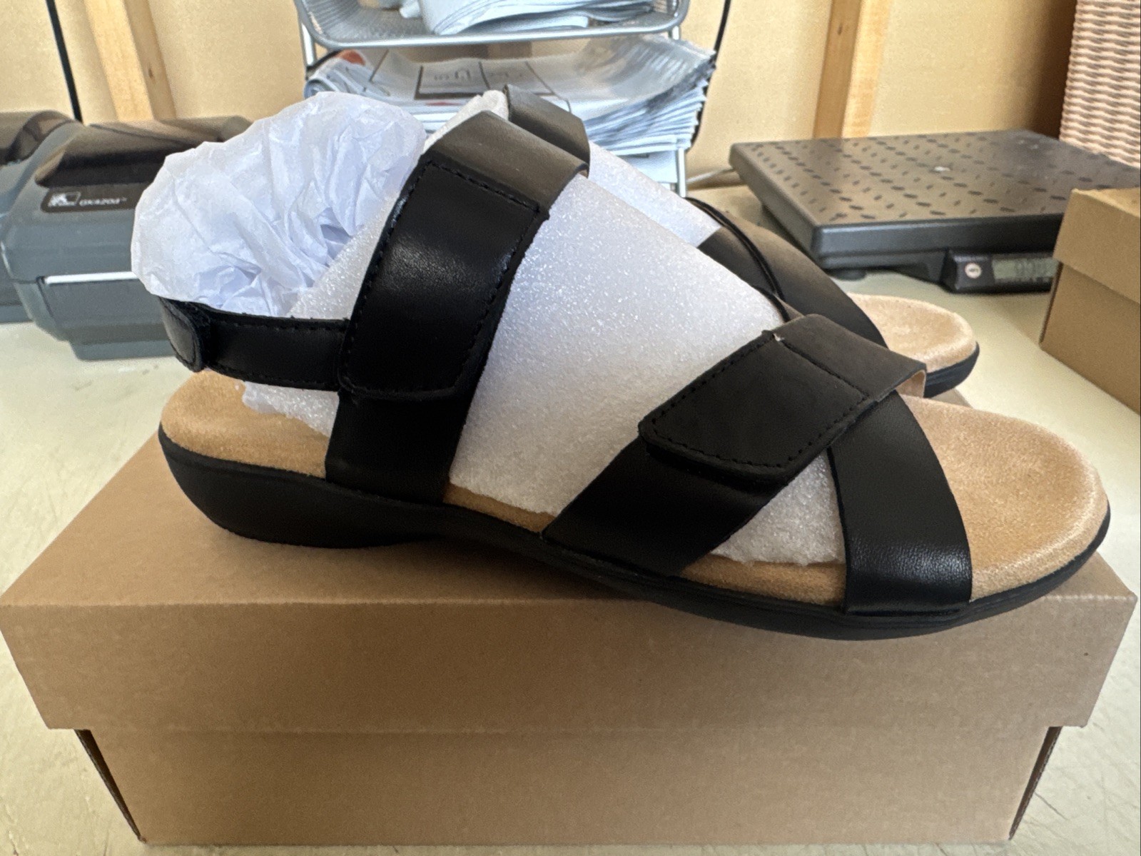 PICK SIZE / COLOR – Trotters T2417 Women River Leather Strap Strap Sandals Shoes