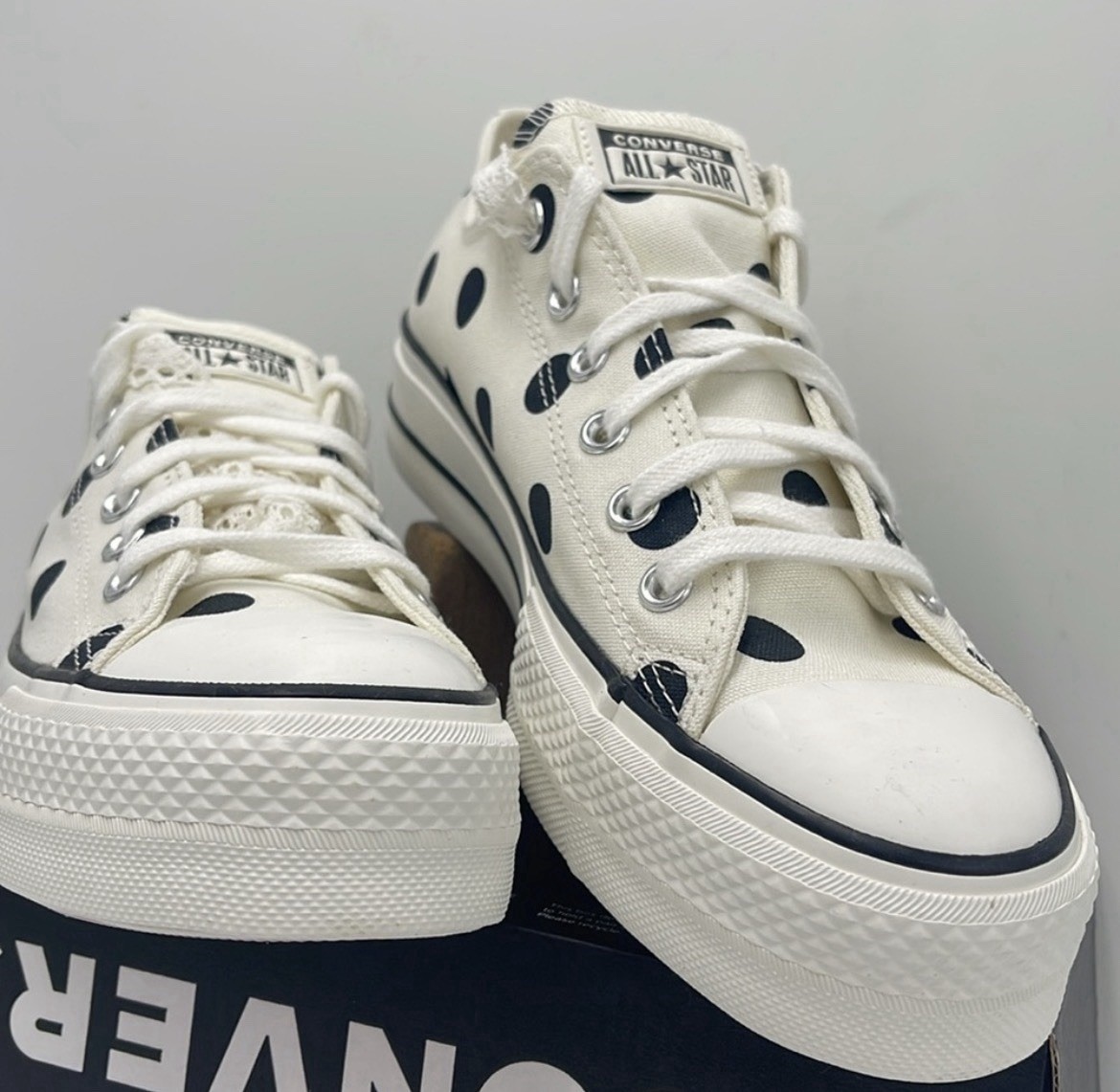 Size 7.5 Converse Women’s Chuck Taylor All Star Lift Platform Cosmic Low Top