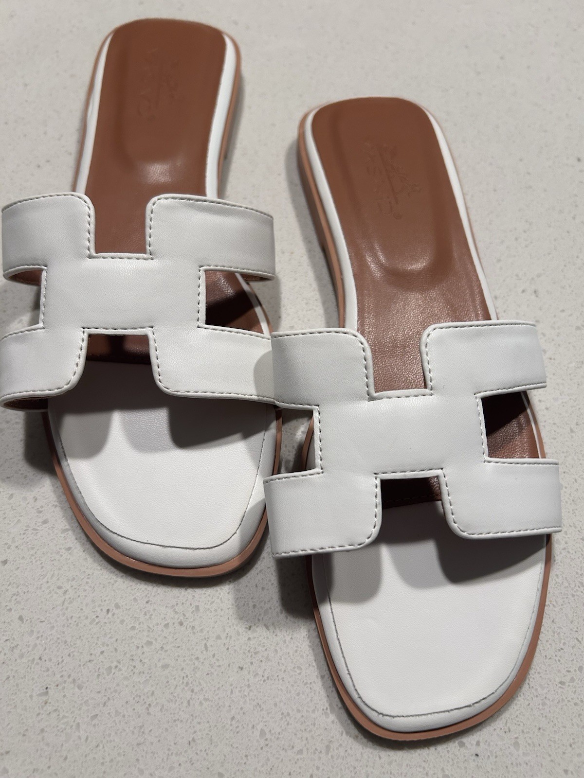 H Band Classic Women’s Flat White Sandals Sz40 ( Fits 8) New!