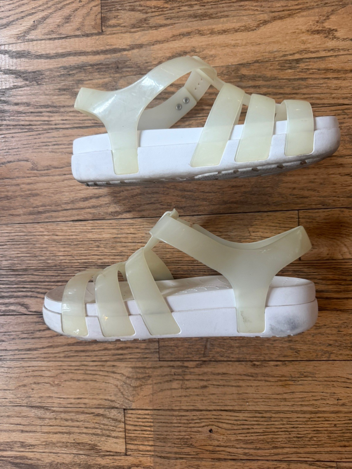 Crocs Splash Glossy Fisherman Womens Sandals White US Sz 9 Sold out 🤍 so comfy