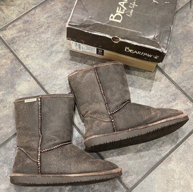 BEARPAW DISTRESSED CHESTNUT Emma Short 608W Boots Womens Size 9 w/BOX Great Cond
