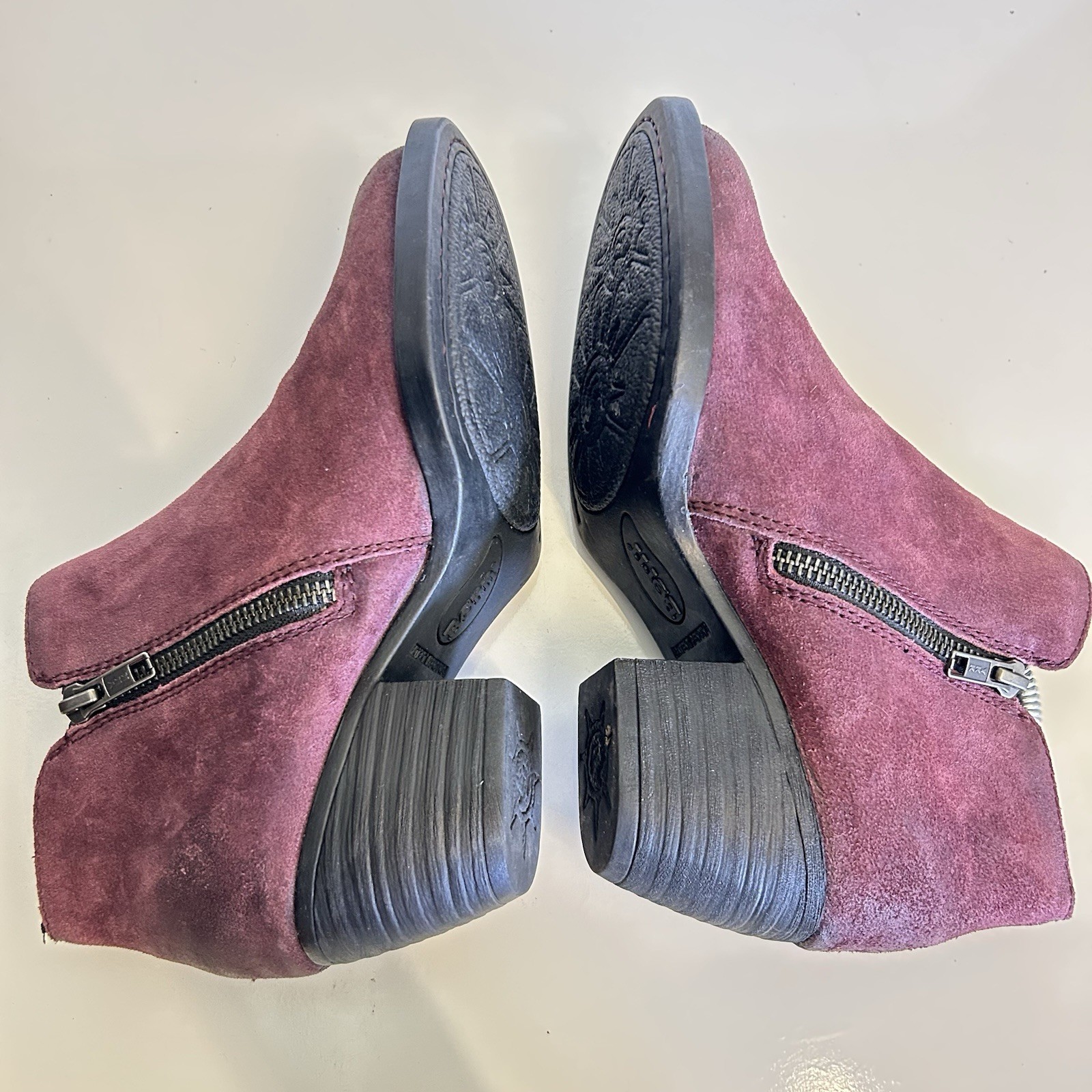 Born Women’s Sz 6M Ankle Boots Booties Shoes Burgundy Distressed Suede Zip Up