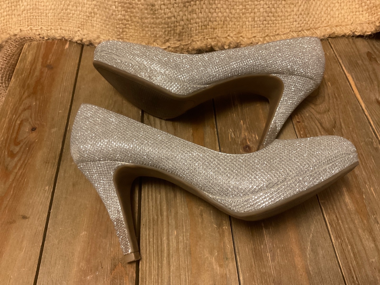 Worthington Hula Silver Glitter Platform Pumps Heels Metallic Comfort Size 7.5M