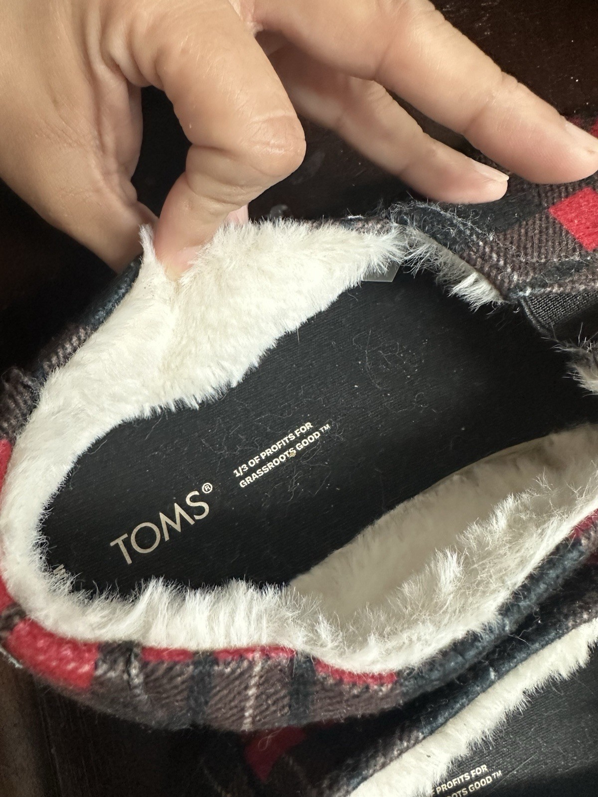 TOMS Alpargatas Women’s Plaid Slip-On Slippers Faux Fur Lined Red/Black 8.5