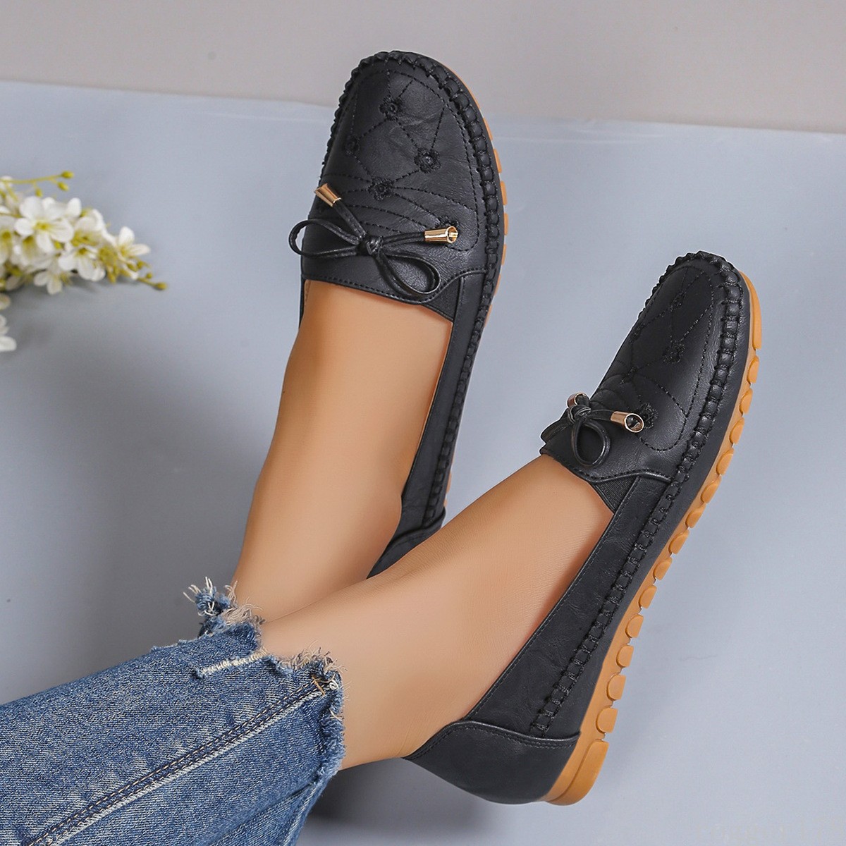 Womens Bow Accent Loafers Slip-On Casual Flat Driving Shoes for Daily Wear