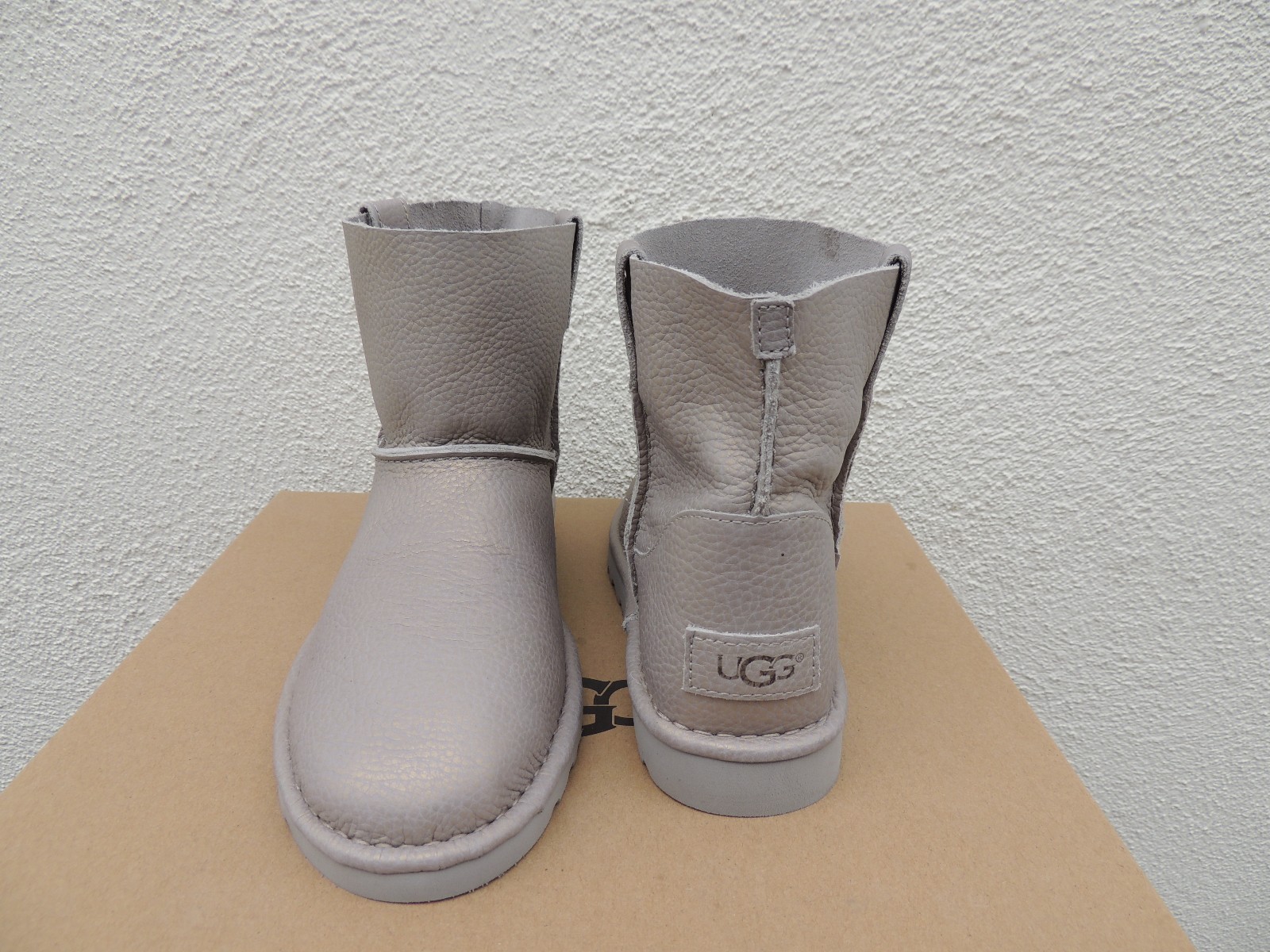 UGG CLASSIC UNLINED METALLIC SILVER LEATHER BOOTS, WOMEN US 6/ EUR 37 ~ NIB