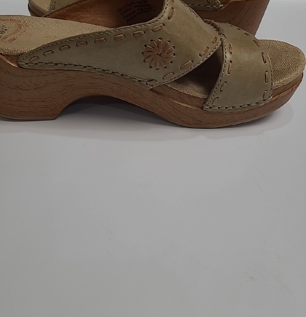 Dansko Sunny Slide Sandals – Olive Green Leather Floral Sandals – Size 8 (EU-38)