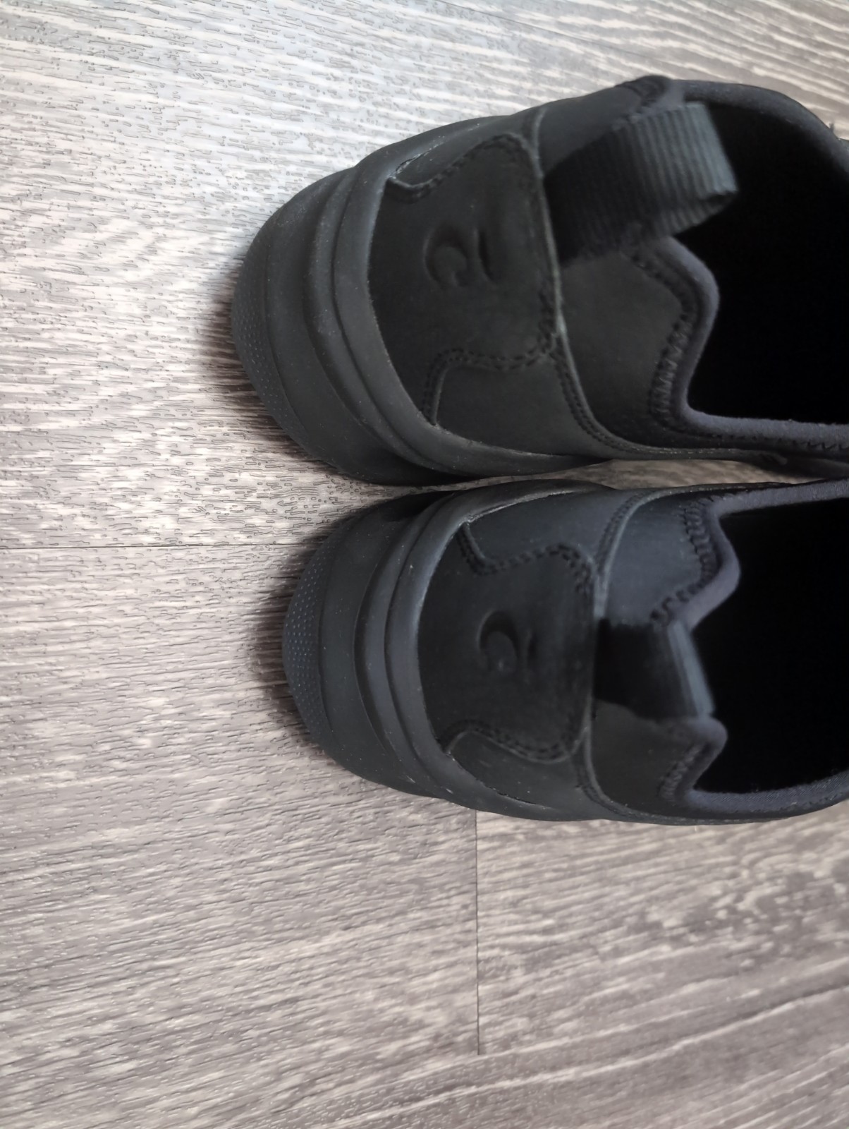 Clove Black Sneakers for Nurses W10 Water Resistant, Comfort Support