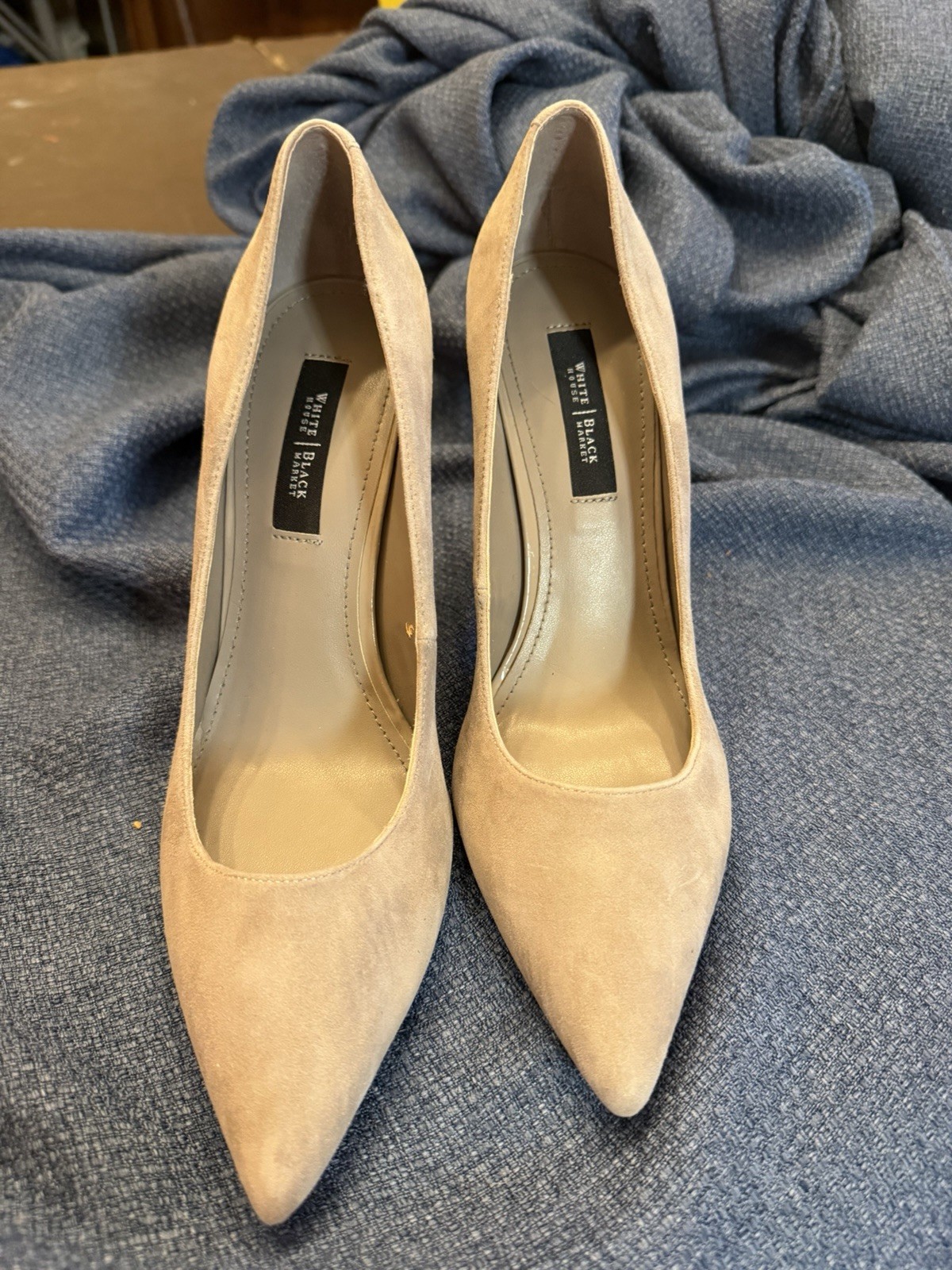 White House Black Market Tan Golden Brown Suede Heels size 8.5 Olivia Fungi