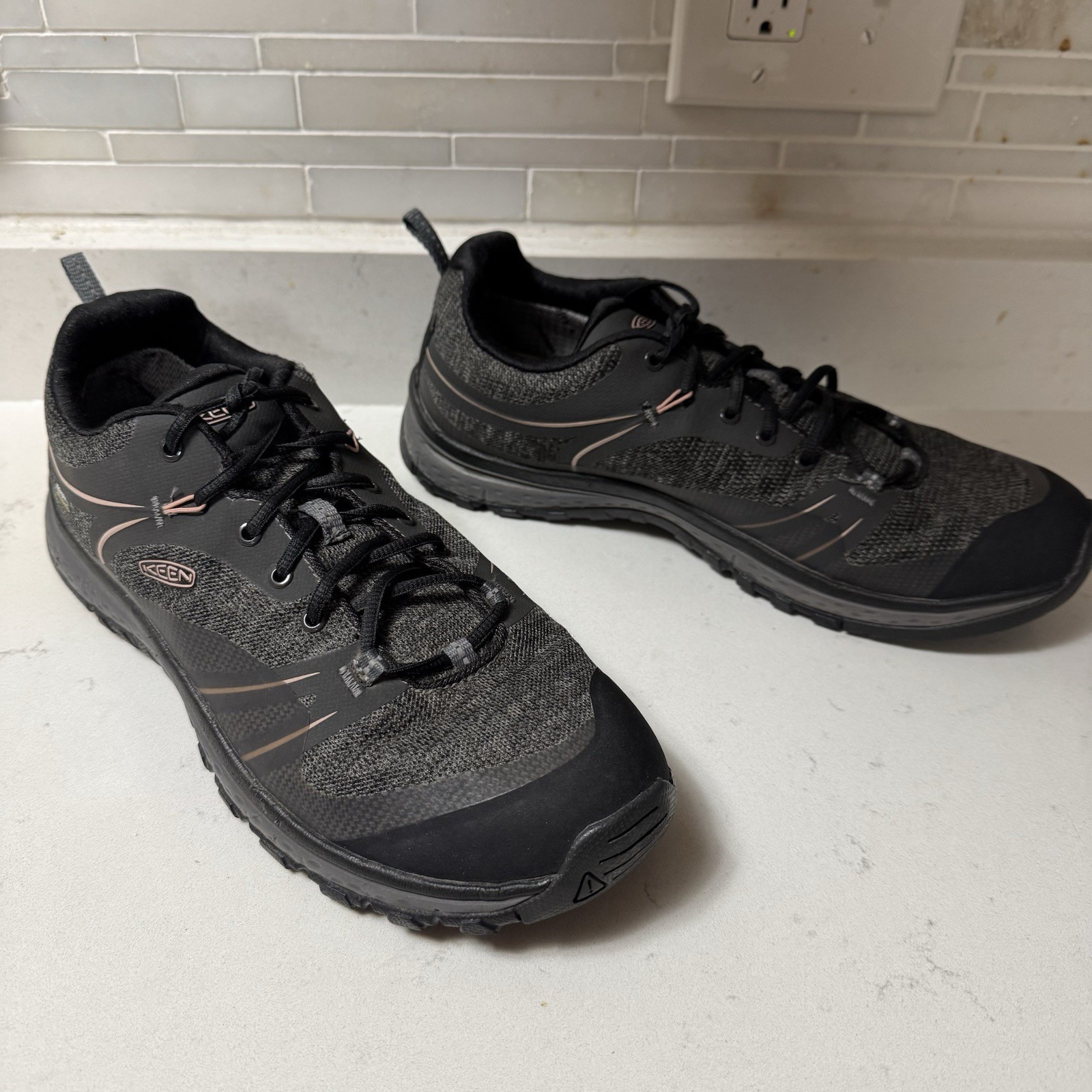 KEEN Dry Terradora Low Black Waterproof Hiking Trail Shoe Sz 10.5 WORN ONCE!