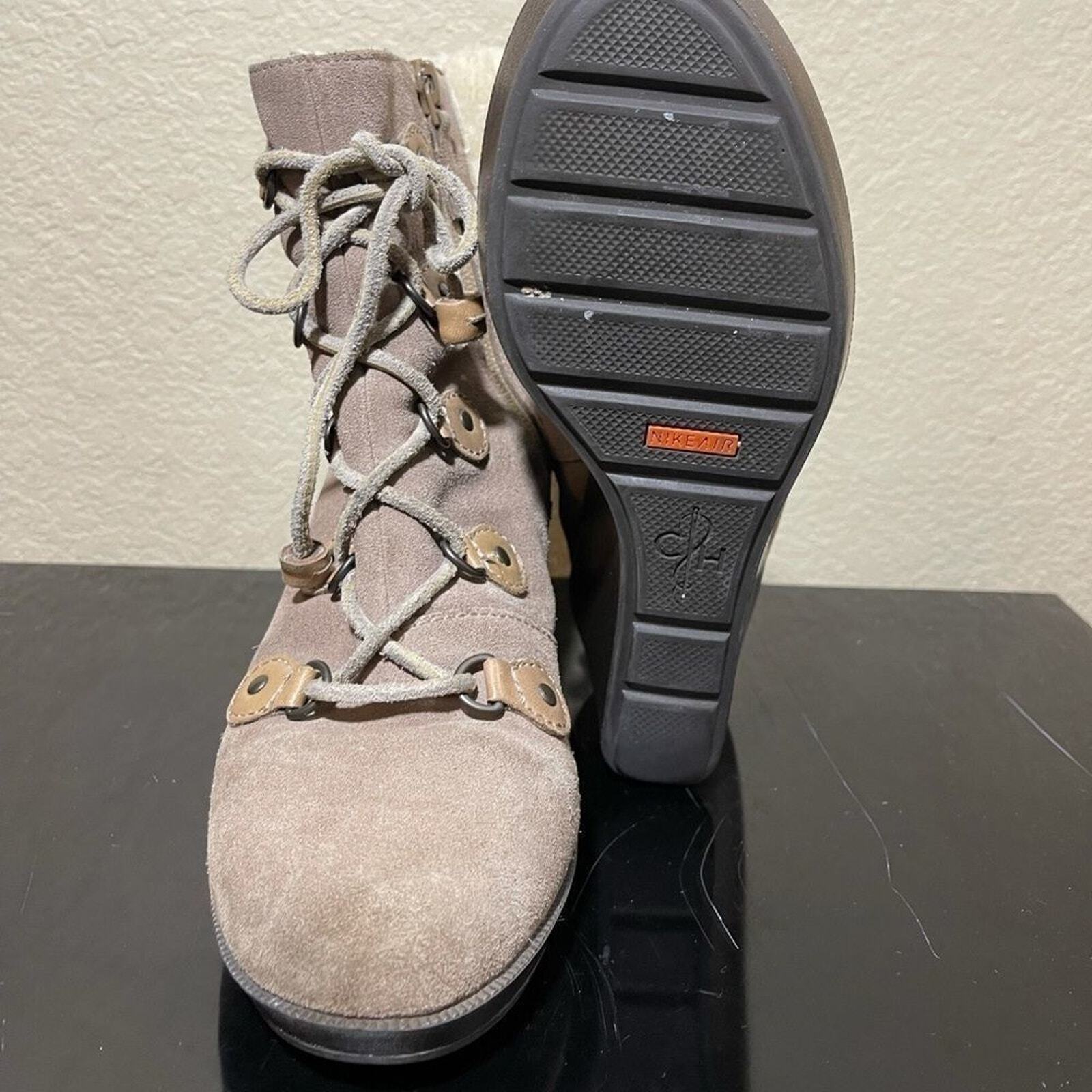 COLE Haan Waterproof Sherpa Lined Size 6.5 Booties