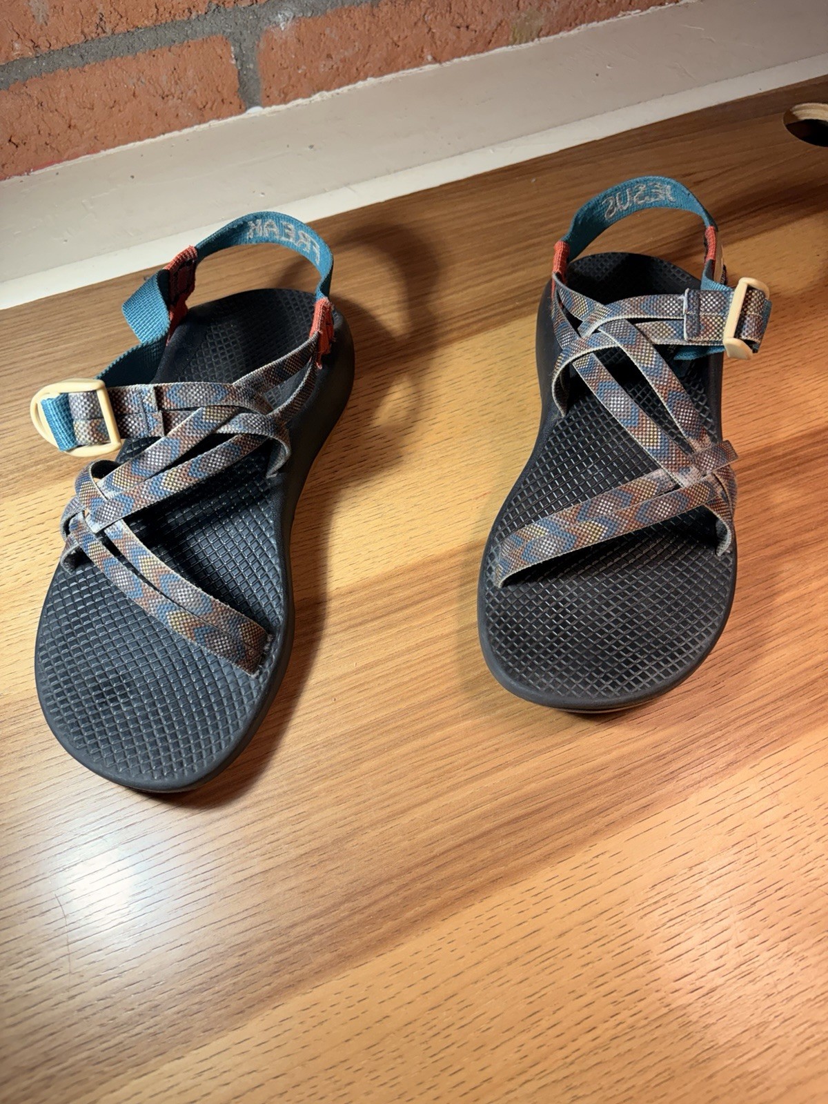 Chaco «Jesus Freak» Z/X2 Classic Sandals Multicolor Women Sz 9 Assembled In USA