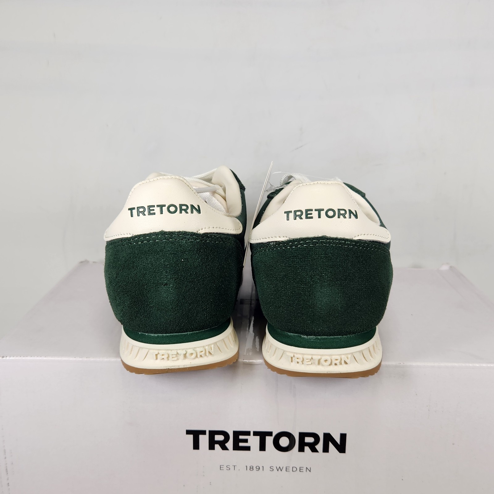 Size 7.5 – Tretorn Rawlins 2.0 – Green Suede – Womens