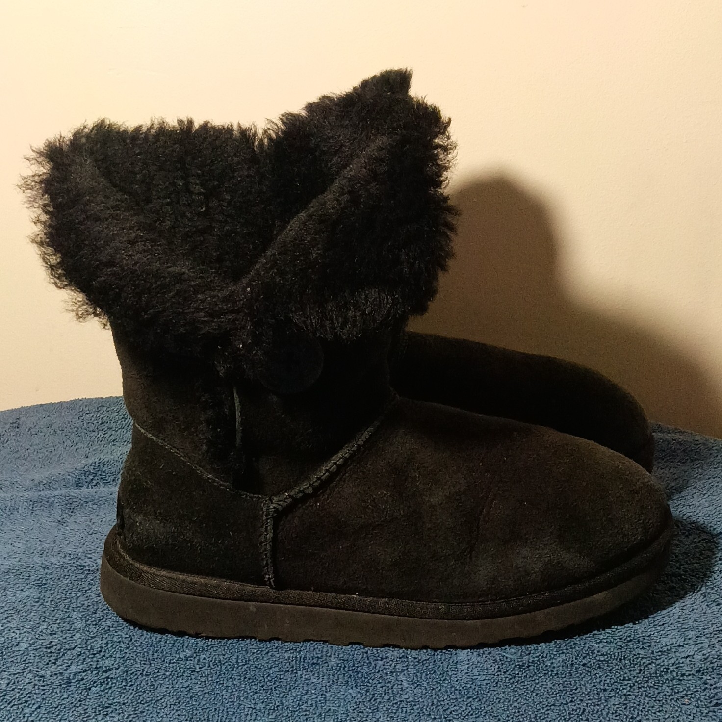 UGG Australia Boots Bailey Button Classic Short Women’s Size 10 Black