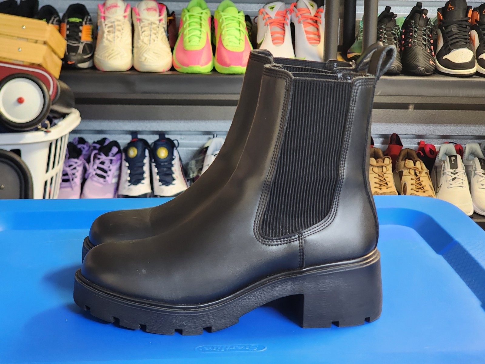 Steve Madden HONORED Black Synthetic Chelsea Ankle Boots Pull-On Pull Tab 8.5M
