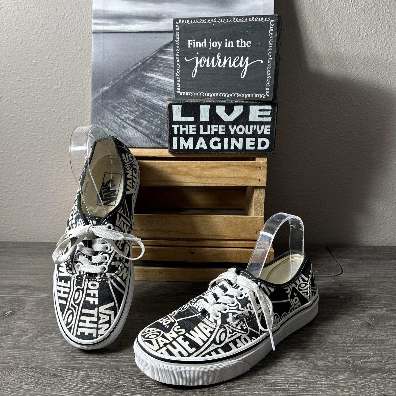 VANS Off The Wall Black White Bold Graphics Logo LaceUp Sneakers 8/38.5 PreOwned