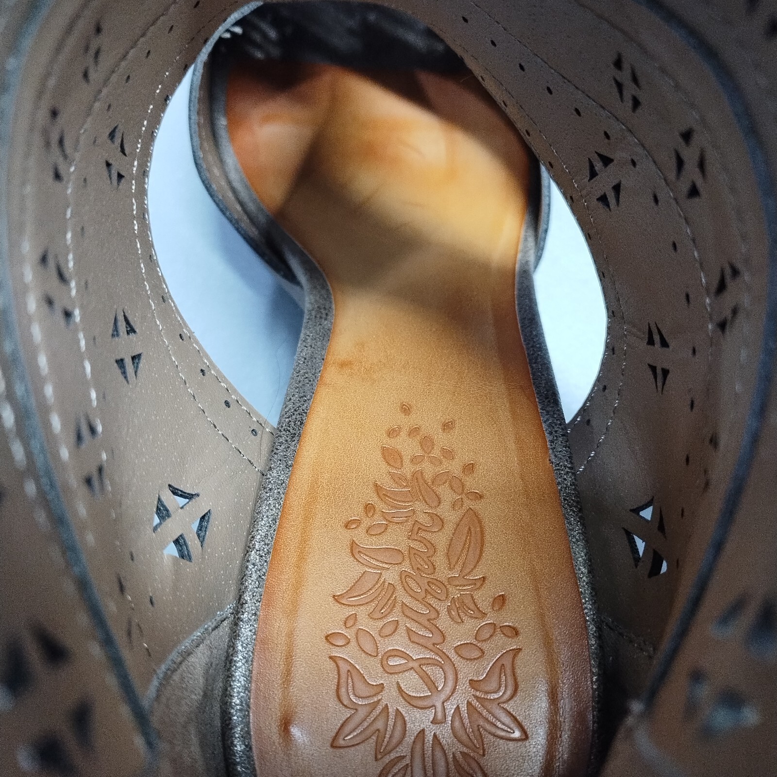 Sugar Viveca Cut Out Pump Heels Womens Size 9.5 Brown Metallic Peep Toe Back Zip